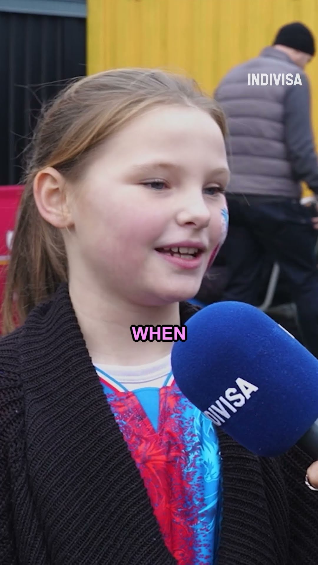 交媒体上引 交媒体上引